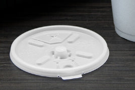 Lid, Lift n' Lock w/ Straw Slotted Lid (16FTLS)